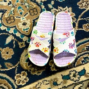 Women’s multi colored paw print sandals size 8